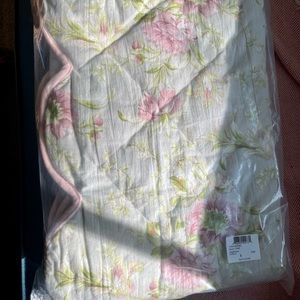 NWT April Cornell Throw in Sage/Rose
